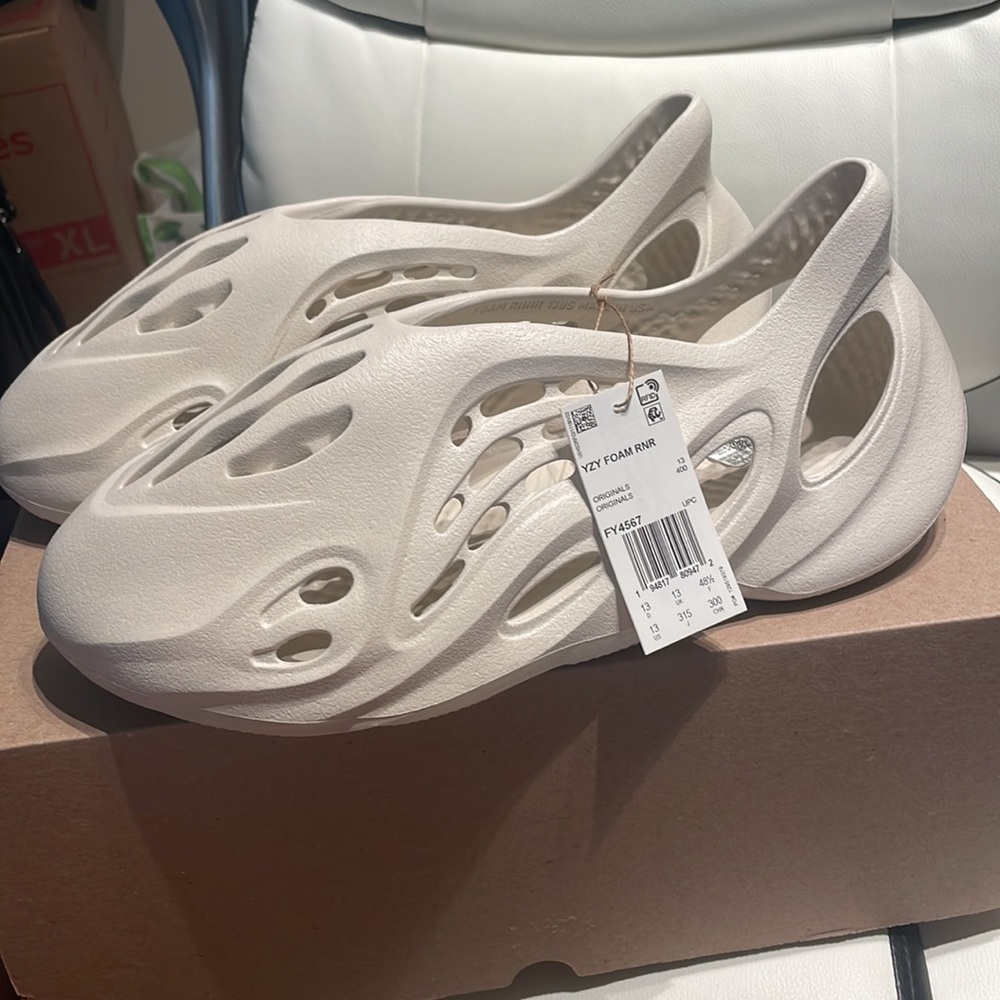 Adidas Yeezy Foam RNR “Desert Sand” Size 13 mens